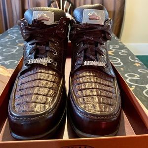 Band new Authentic Fennix Italy croc shoe